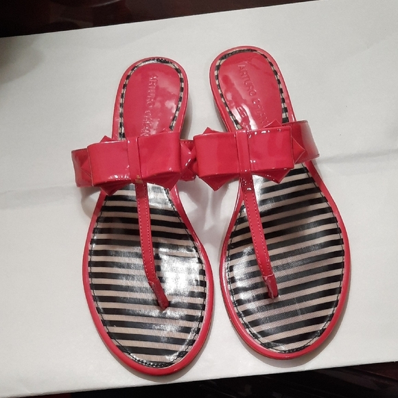 Arturo Chiang Red Sandals with Checkered Insole - Picture 1 of 5
